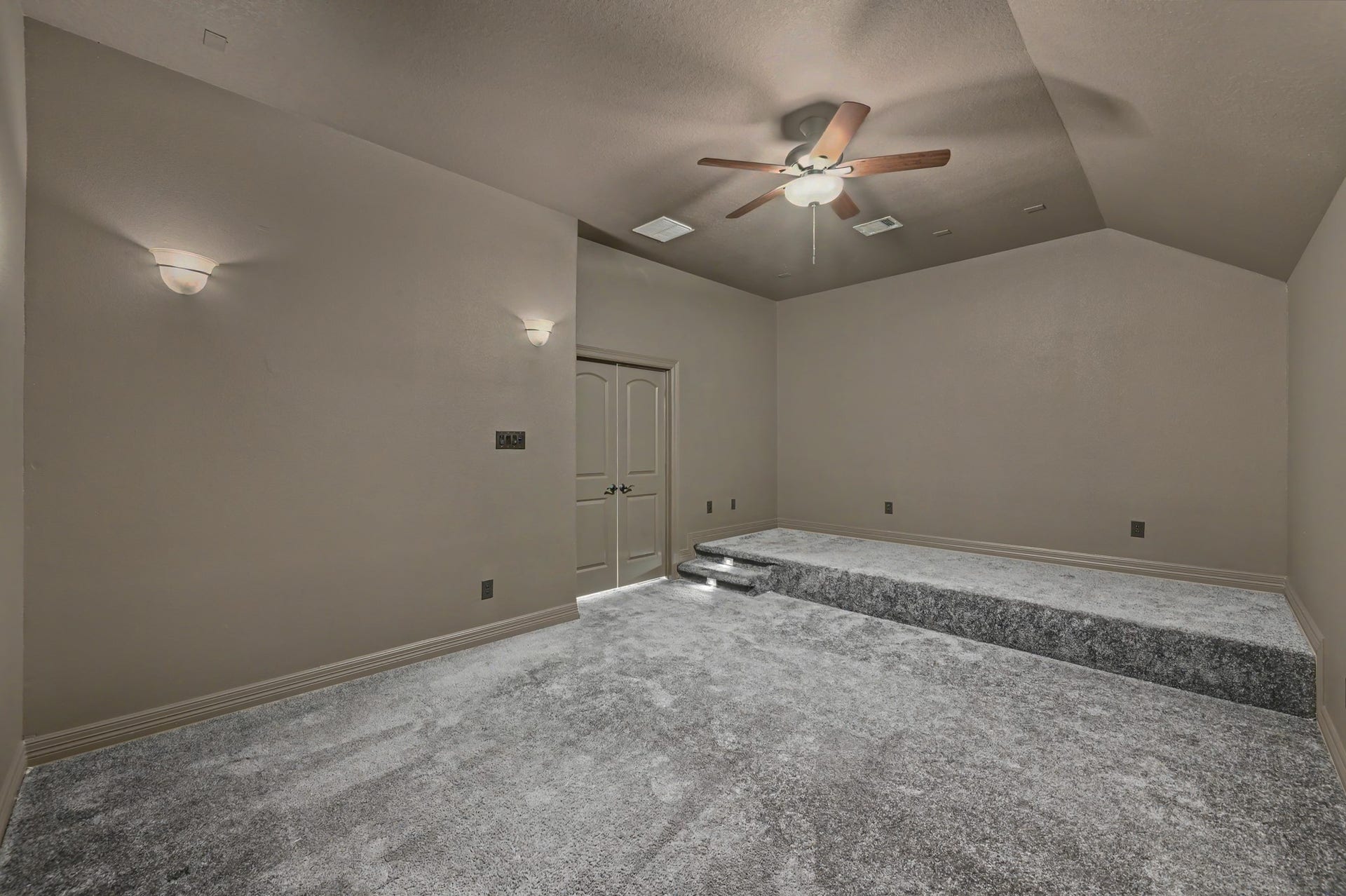 Need additional guest or living space? This flexible upstairs room offers so many possibilities.