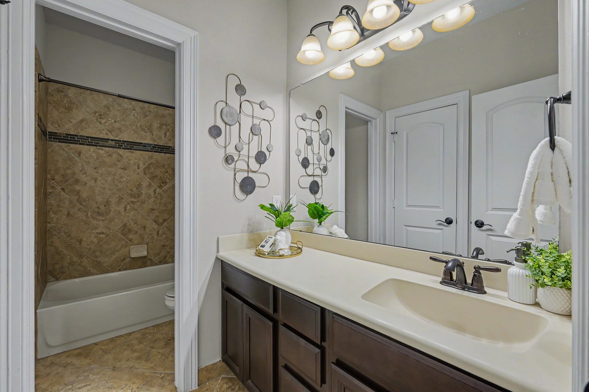 2nd bathroom with access to hall and second bedroom.
