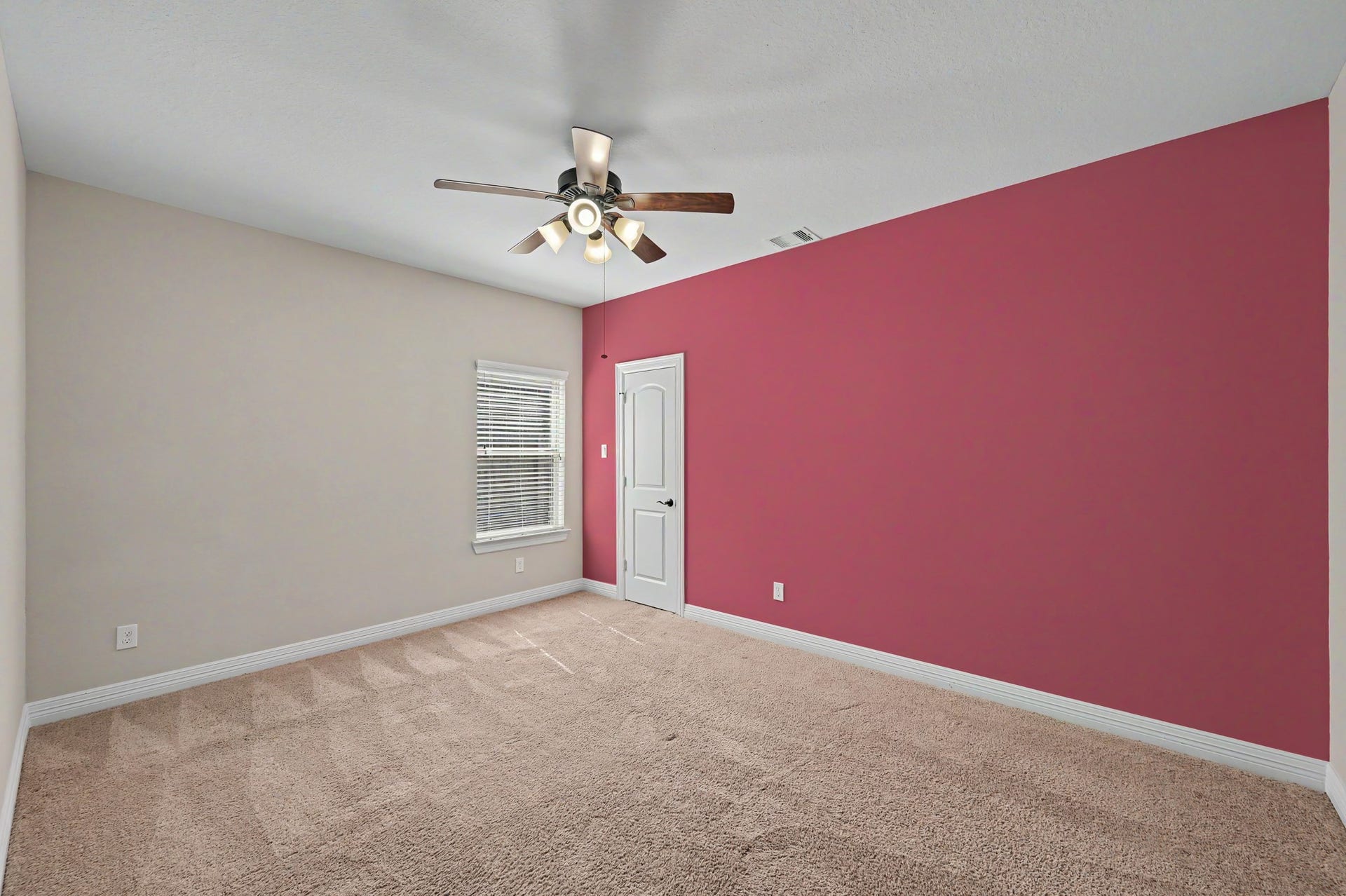 Secondary bedroom 4. Large closet