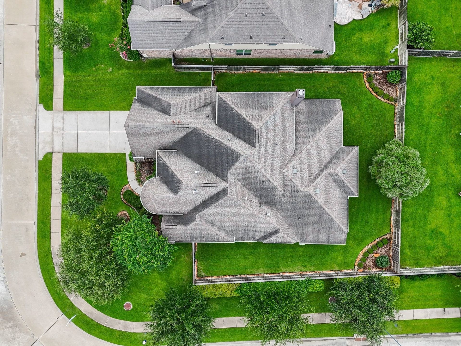 Great corner lot with extended wrap-around backyard. Inside you'll find whole home ring system, Wireless Access Point w/16pt gigabyte switch, & Leviton Smart Switches