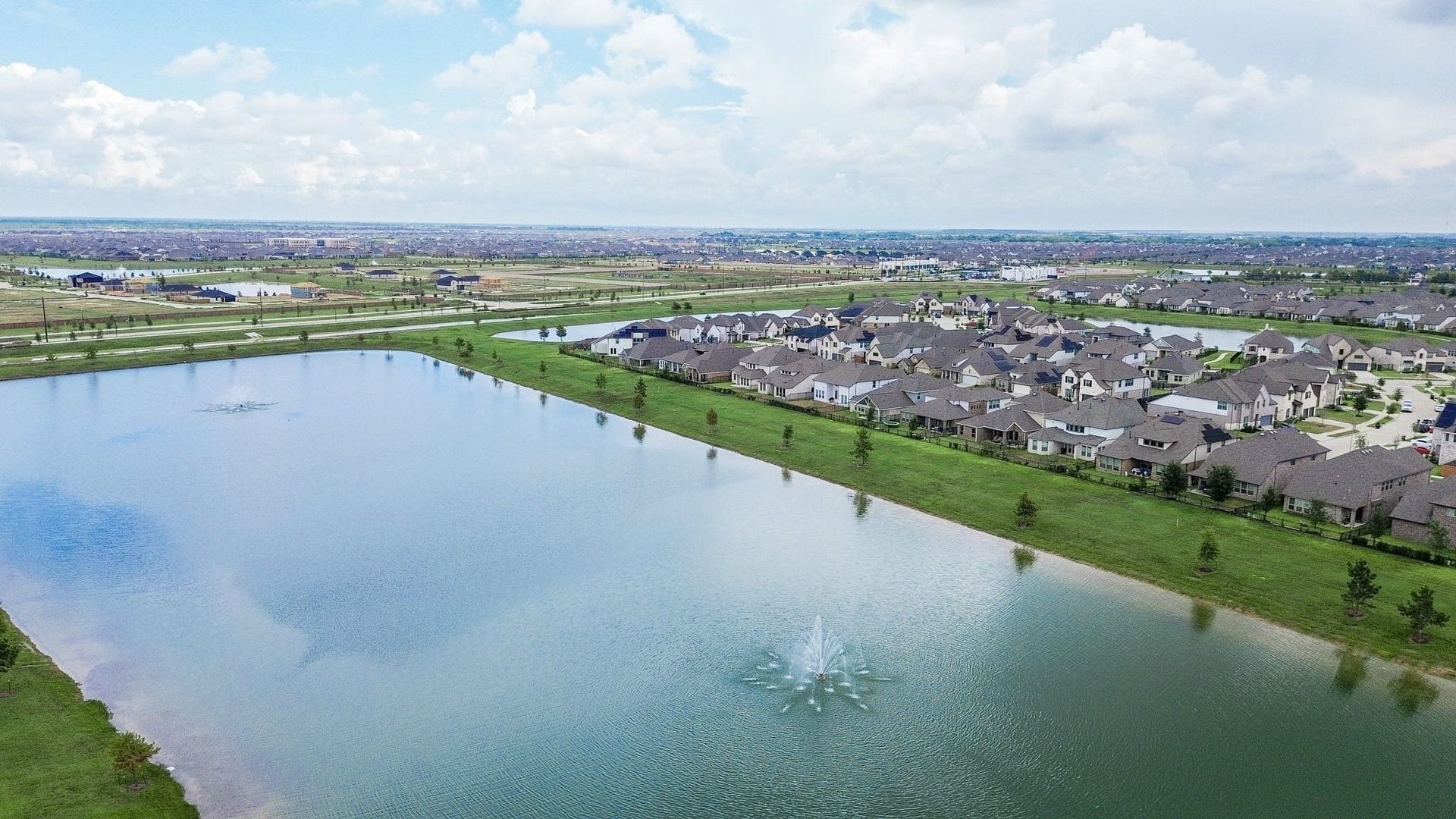 860 Marisol Bay Drive, Katy, TX 77493 Gorgeous lake and fountain view