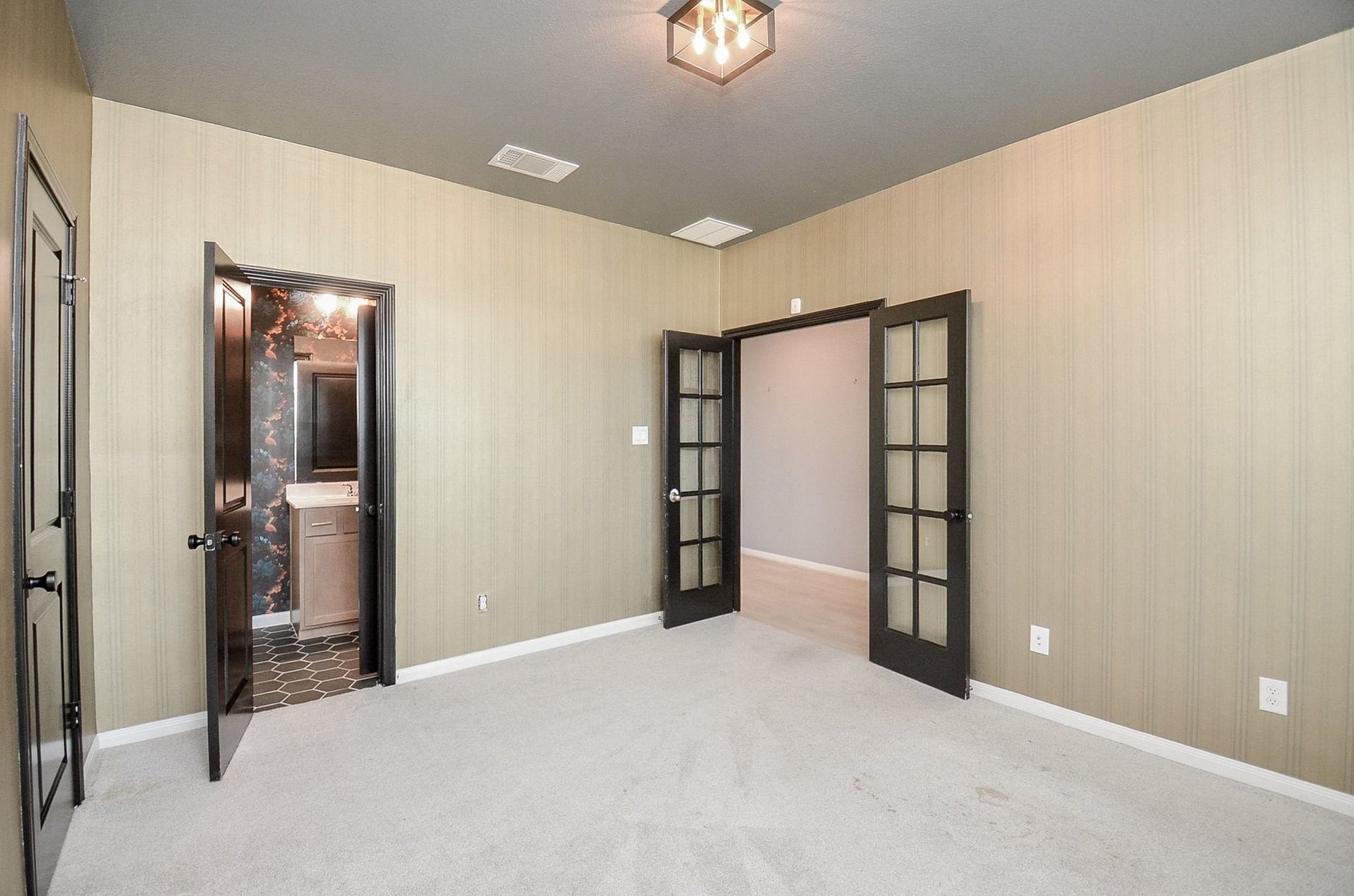 860 Marisol Bay Drive, Katy, TX 77493 This spacious office has a large closet and private access to the full downstairs bathroom. The room could double as an additional bedroom if needed