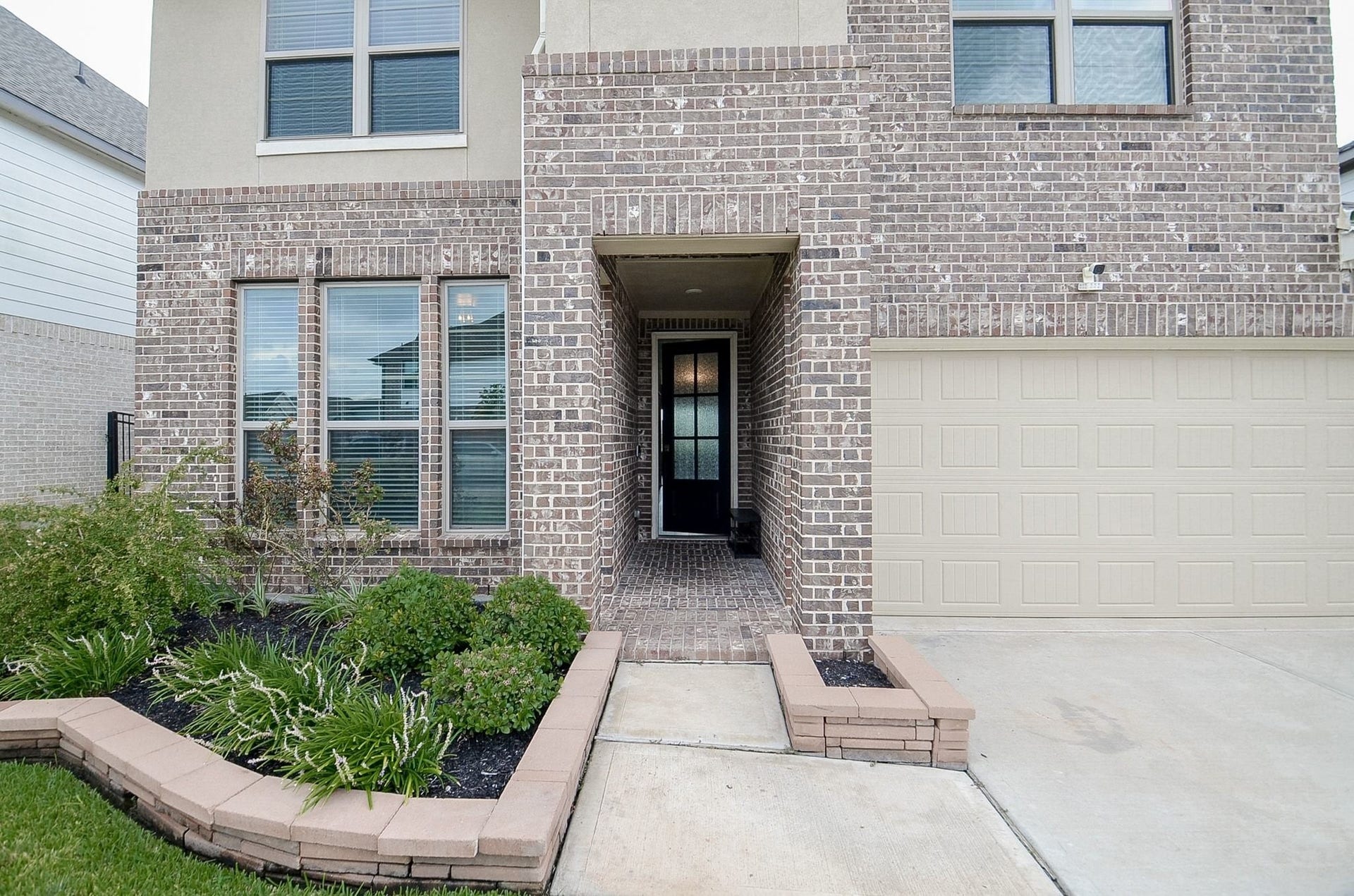 860 Marisol Bay Drive, Katy, TX 77493 A closer view of the covered front porch. The home has a door bell camera and security system already installed
