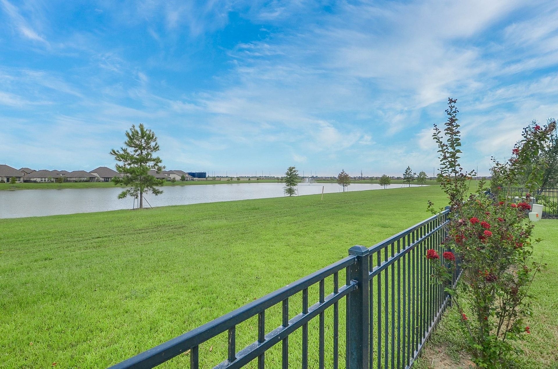 860 Marisol Bay Drive, Katy, TX 77493 The backyard offers a scenic lake view with the fountain