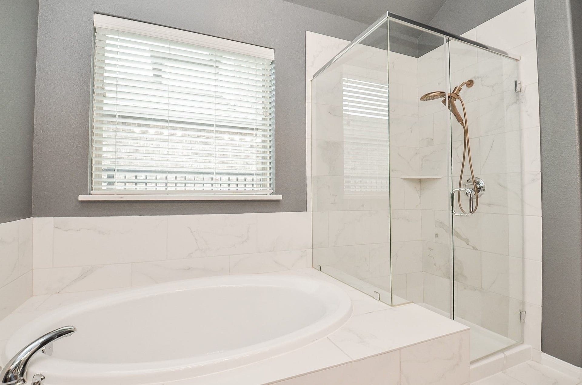 860 Marisol Bay Drive, Katy, TX 77493 Light a candle, draw the blinds and soak away your stress in this large soaking tub