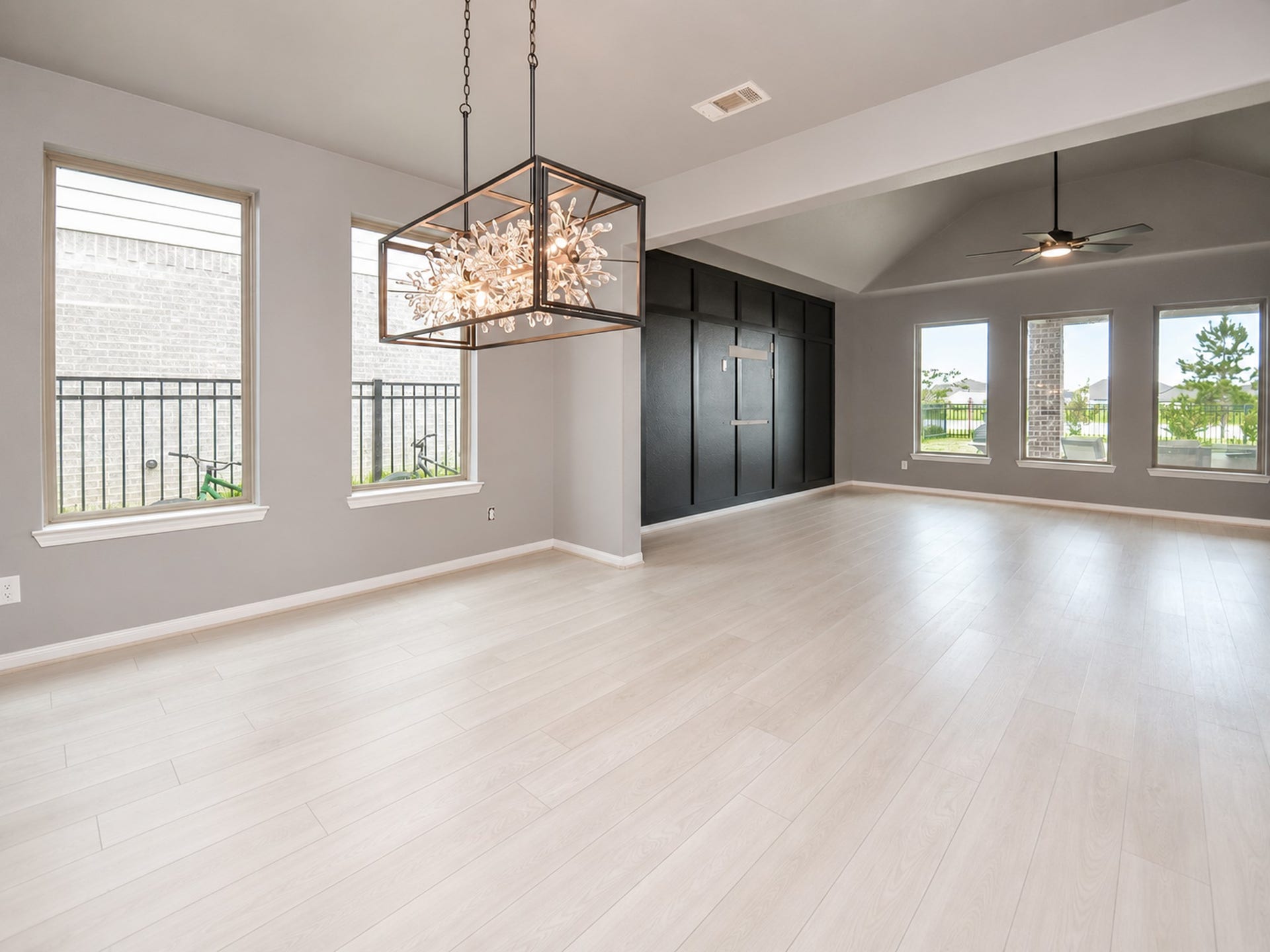 860 Marisol Bay Drive, Katy, TX 77493 Reverse view from the dining area into the living room