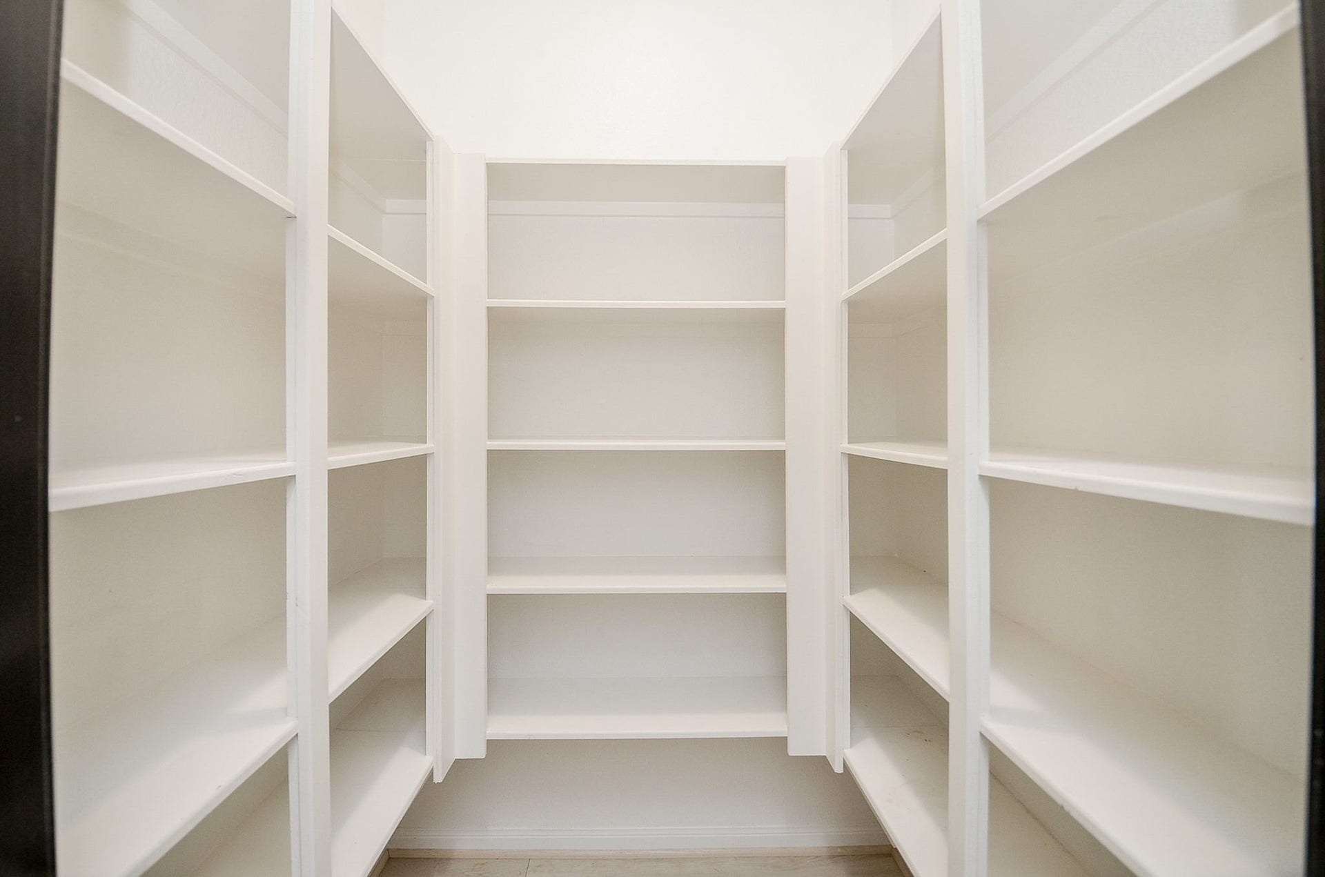 860 Marisol Bay Drive, Katy, TX 77493 Amazing walk-in pantry with ample shelving for organized storage. Larger than most