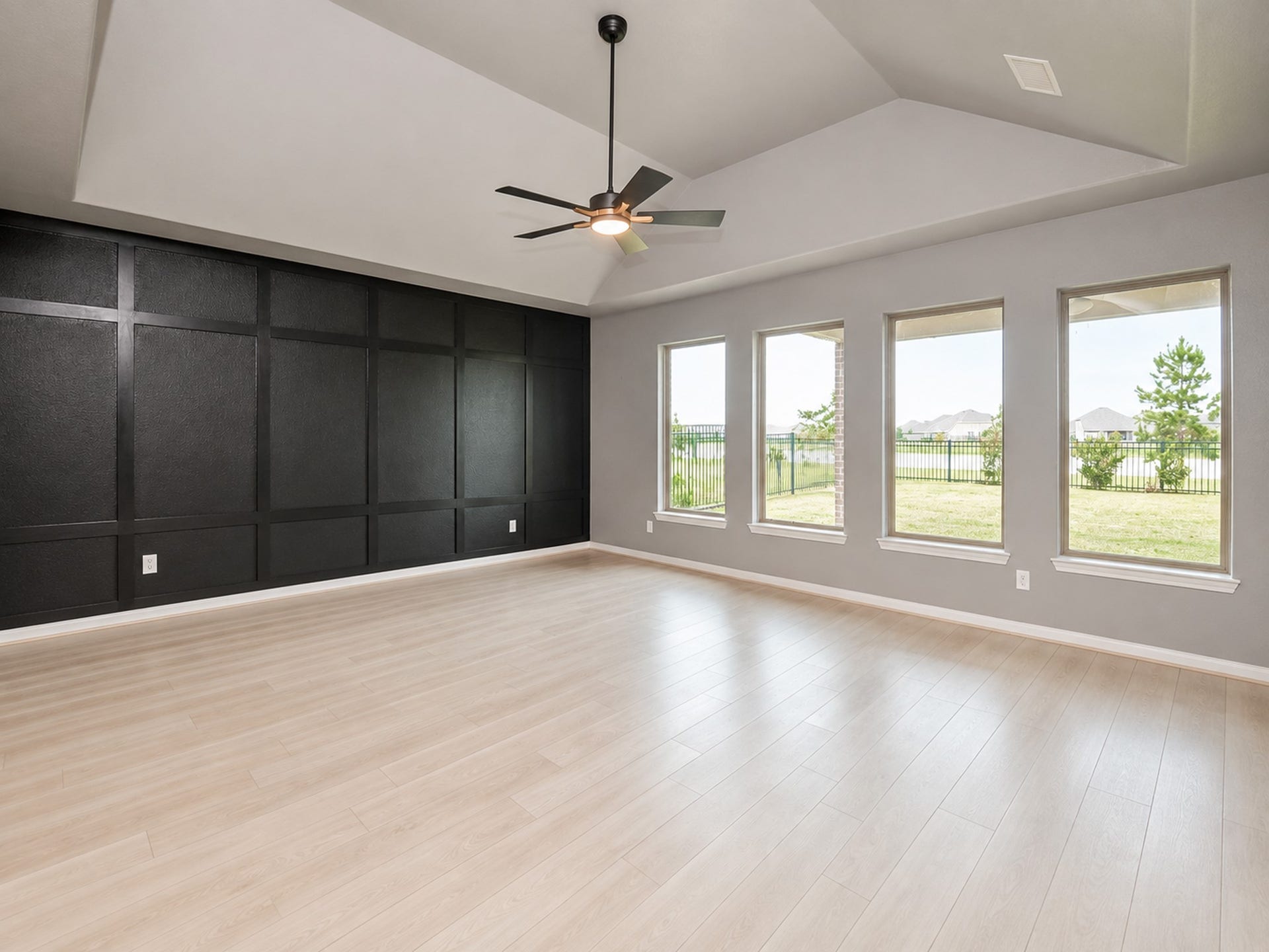860 Marisol Bay Drive, Katy, TX 77493 The living room faces the backyard with lake views through the 4 large picture windows.