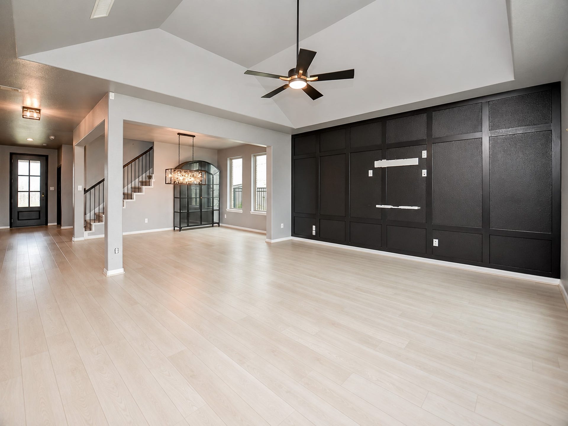 860 Marisol Bay Drive, Katy, TX 77493 The large feature wall is a definite accent to this spacious living room and is complemented with the reverse tray ceiling and light wood look flooring