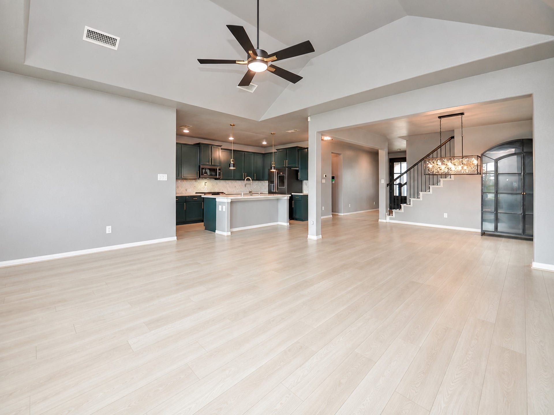 860 Marisol Bay Drive, Katy, TX 77493 A reverse view of the living room into the kitchen