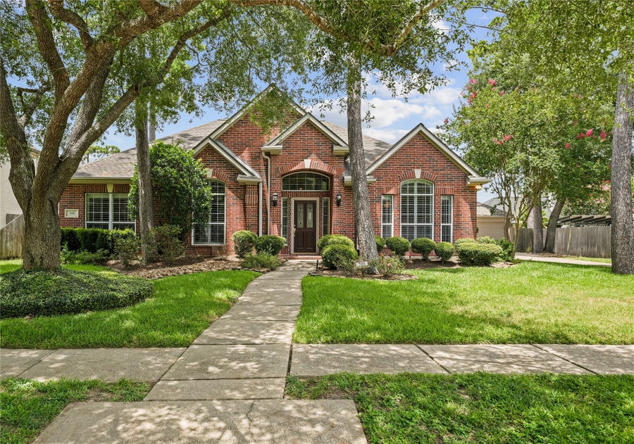 Property photo for 705 Hidden Oak Lane, Friendswood, TX