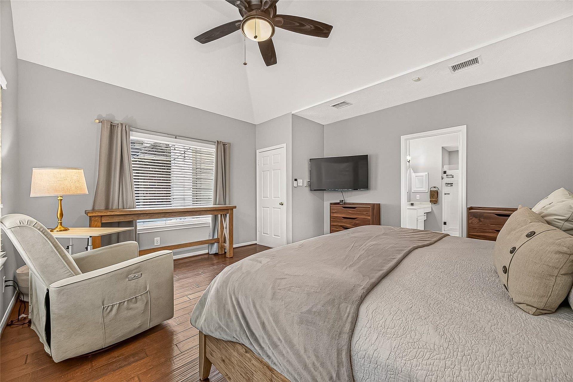 12906 Peach Meadow Drive, Cypress, TX 77429 First floor primary suite with en suite bath