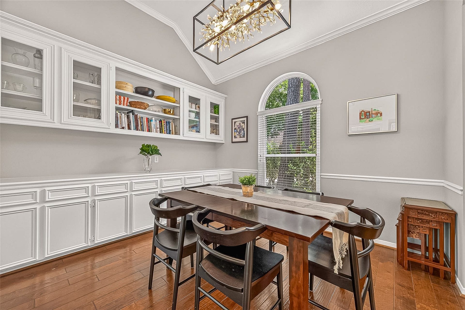 12906 Peach Meadow Drive, Cypress, TX 77429 Stunning built-ins help to give this room storage and charm
