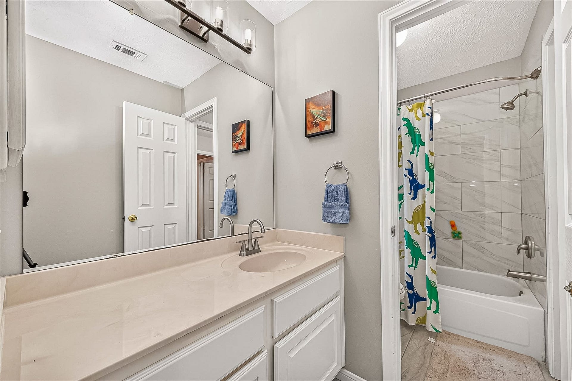 12906 Peach Meadow Drive, Cypress, TX 77429 Upstairs Jack and Jill Bath