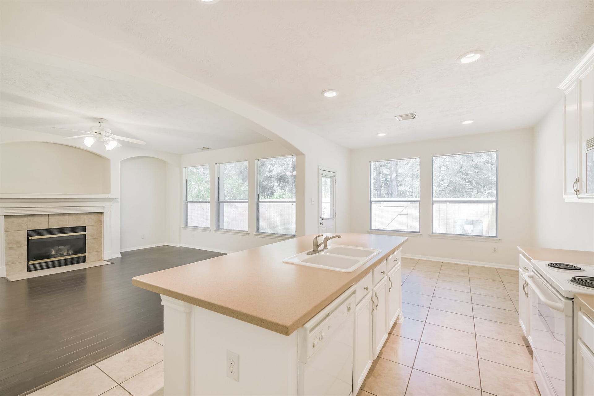 122 Cornflower Drive, The Woodlands, TX 77384 122 Cornflower Drive, The Woodlands, TX 77384