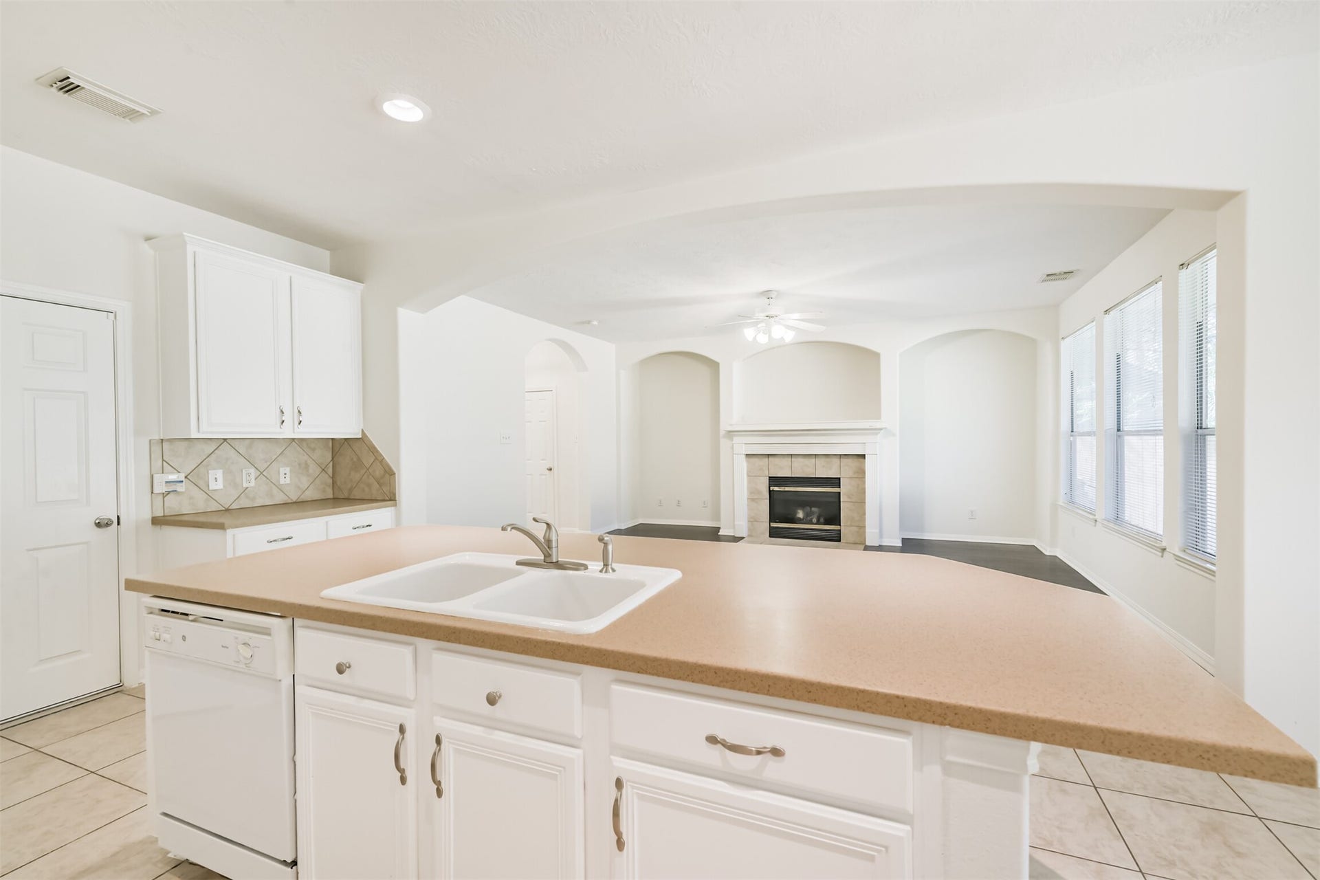 122 Cornflower Drive, The Woodlands, TX 77384 122 Cornflower Drive, The Woodlands, TX 77384
