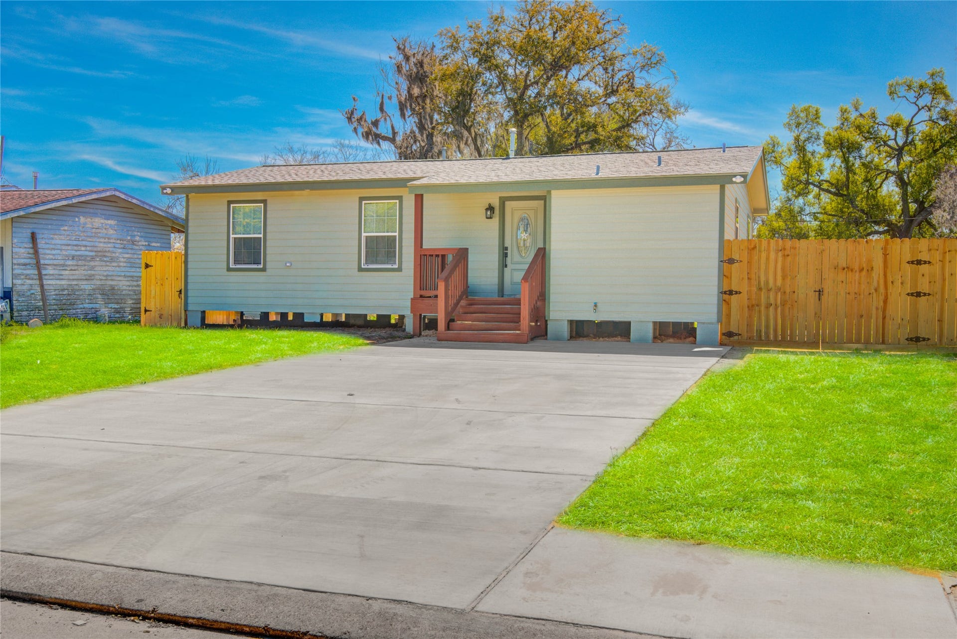 524 Magnolia Street, Lake Jackson, TX 77566 524 Magnolia Street, Lake Jackson, TX 77566