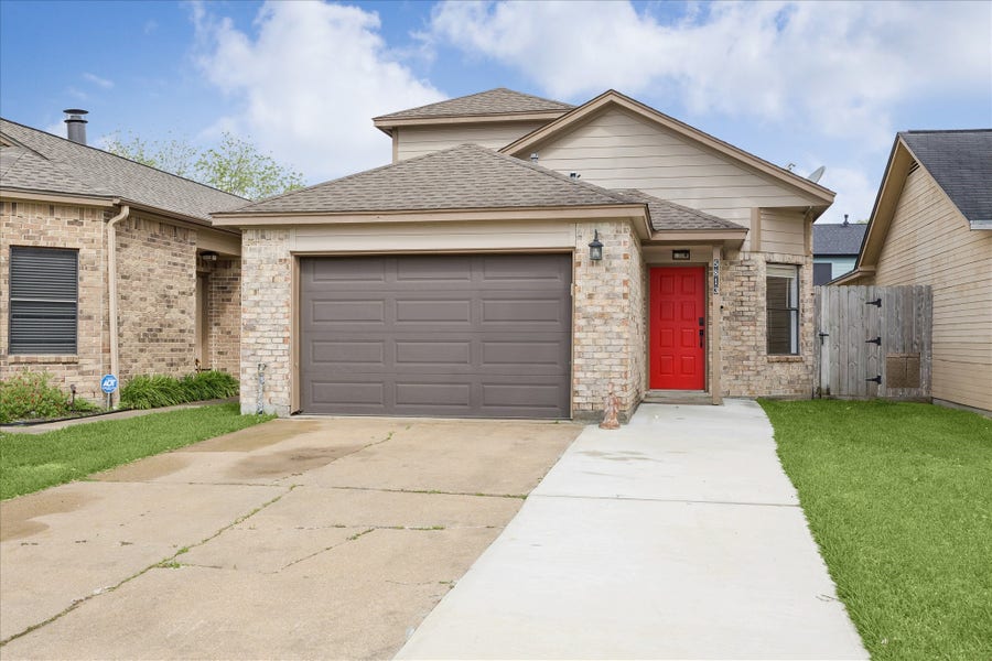 Property photo for 5813 Guadalupe Drive, Dickinson, TX