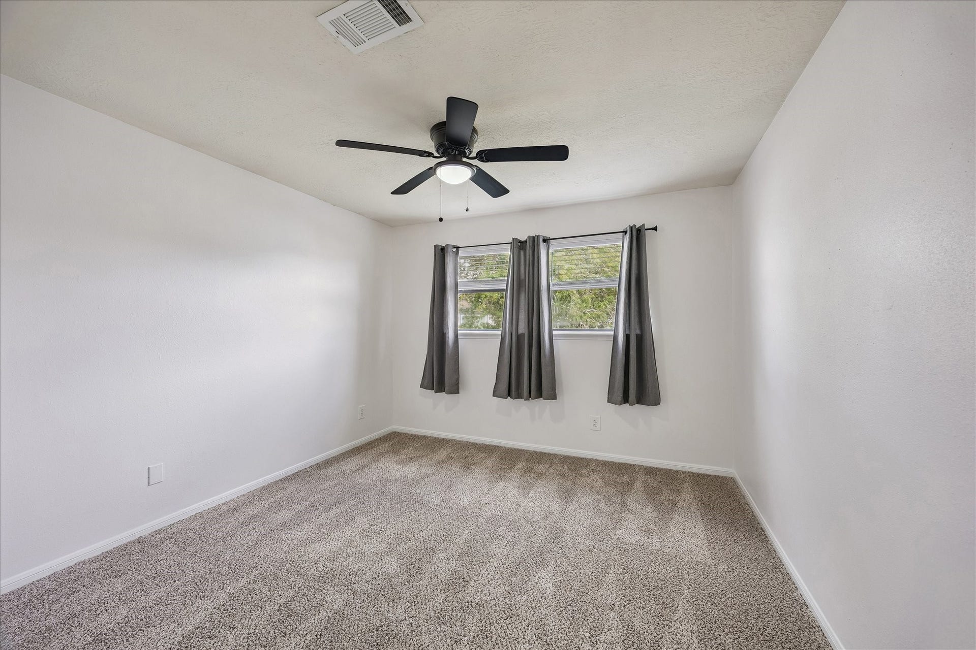 5813 Guadalupe Drive, Dickinson, TX 77539 5813 Guadalupe Drive, Dickinson, TX 77539