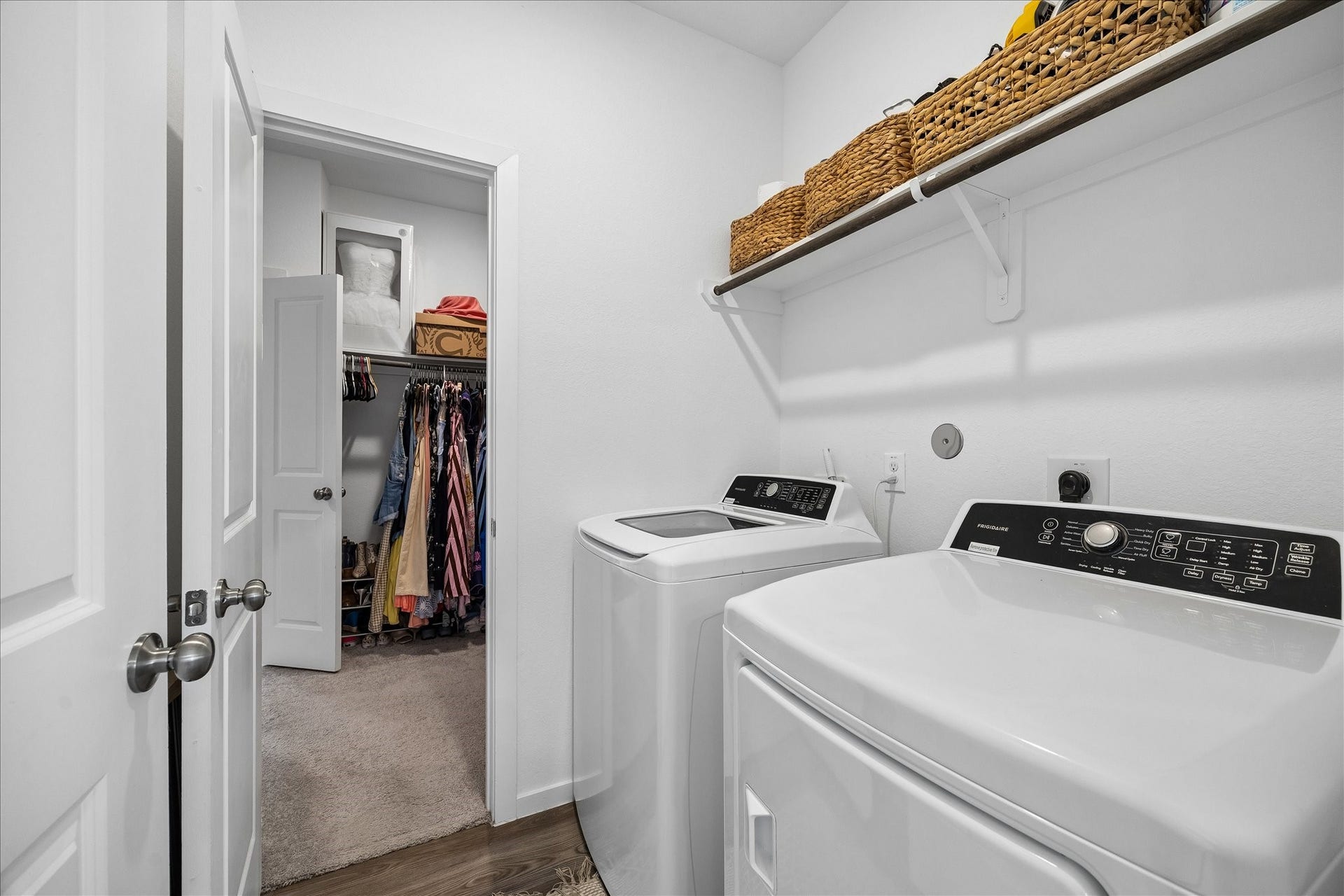 4322 Banfield Hills Lane, Baytown, TX 77521 Nice sized laundry room has a pass-through to the primary closet