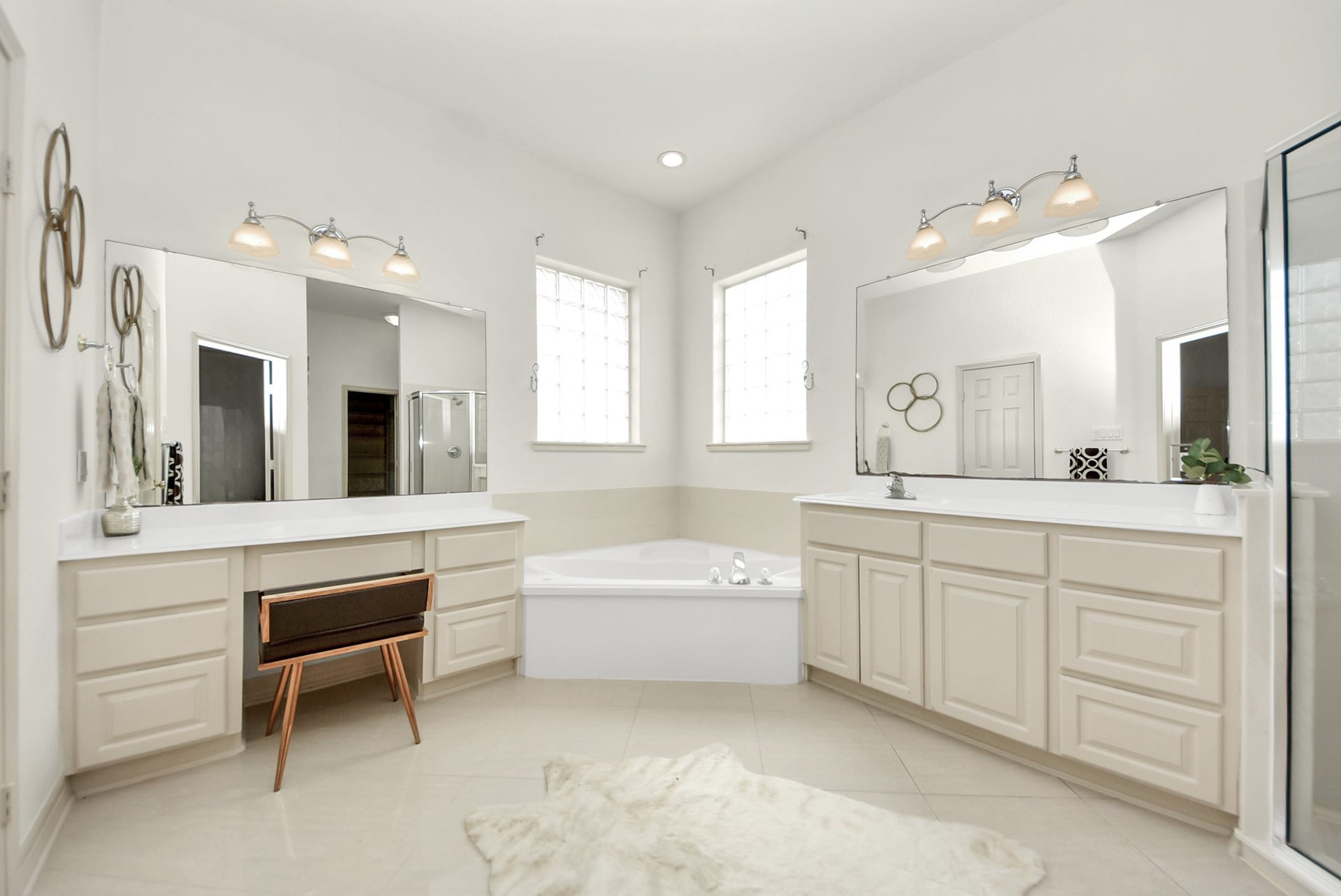 3237 Avenue G 1/2, Santa Fe, TX 77510 Primary Bath