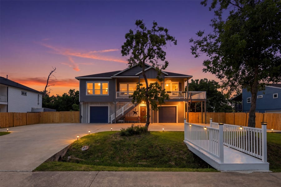 Property photo for 613 Oakdale Street, La Porte, TX