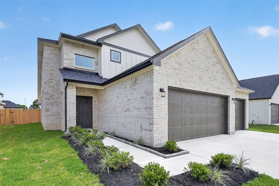 Property photo for 2107 Spring Hollow Drive, Baytown, TX