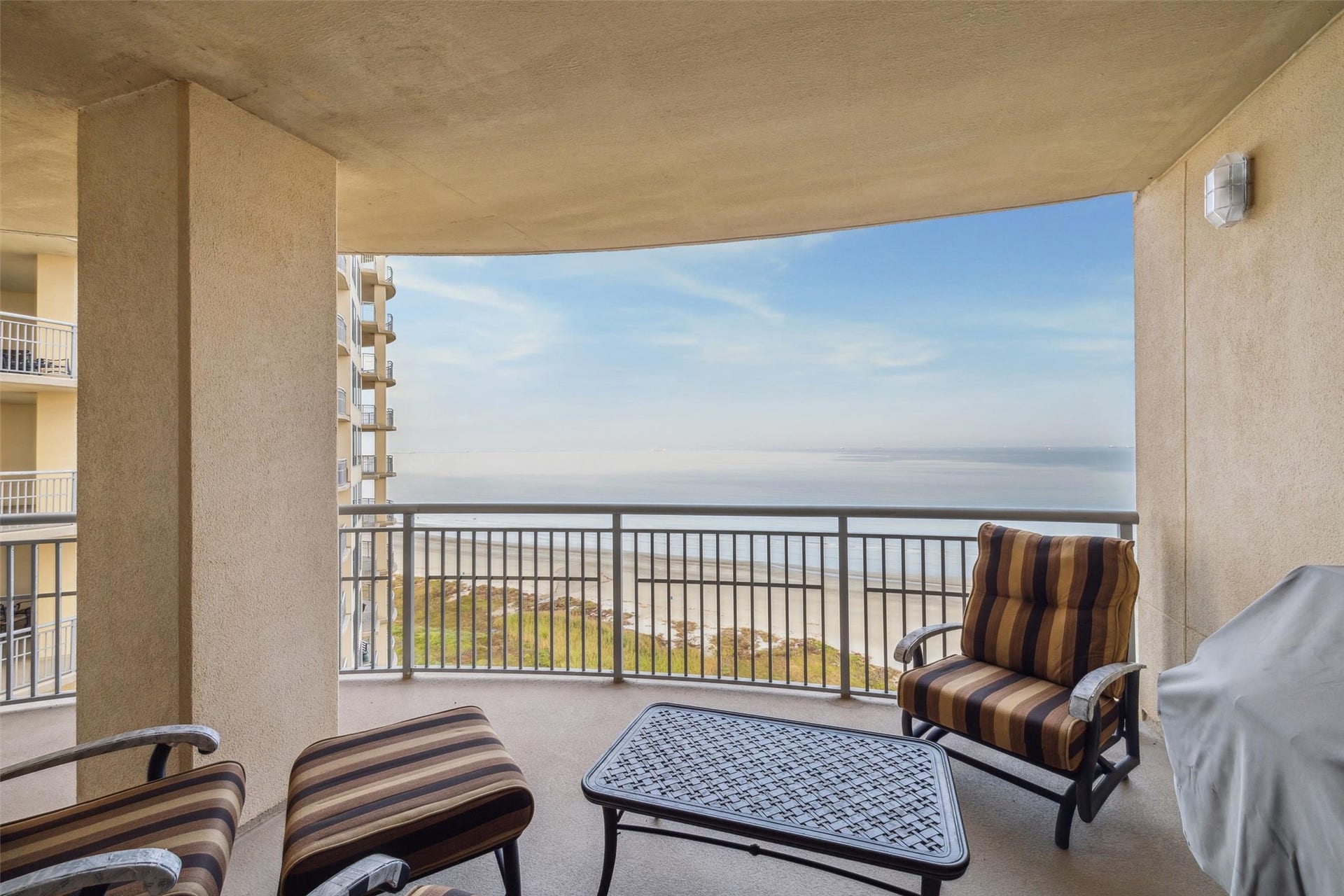 801 E Beach Drive, #TW1600, Galveston, TX 77550 Beach waves all day long