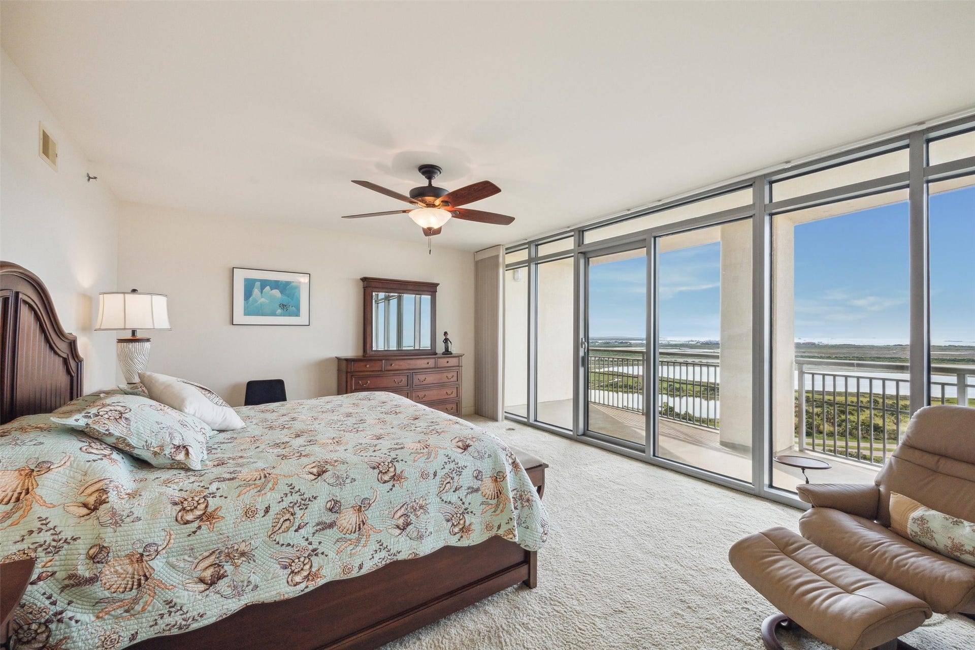 801 E Beach Drive, #TW1600, Galveston, TX 77550 Primary suite overlooking bay views