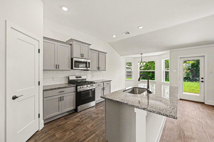 Property photo for 9 Keystone Court, Angleton, TX
