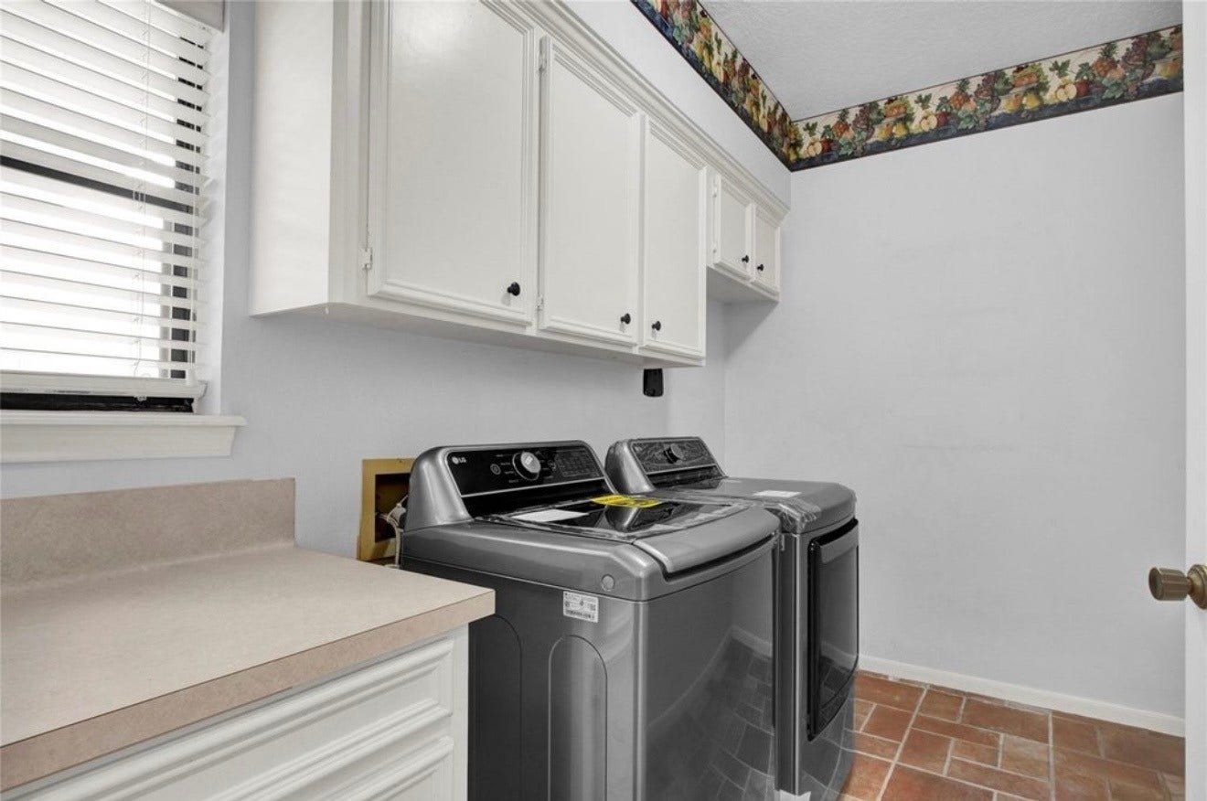 611 N Hickory Street, Tomball, TX 77375 611 N Hickory Street, Tomball, TX 77375