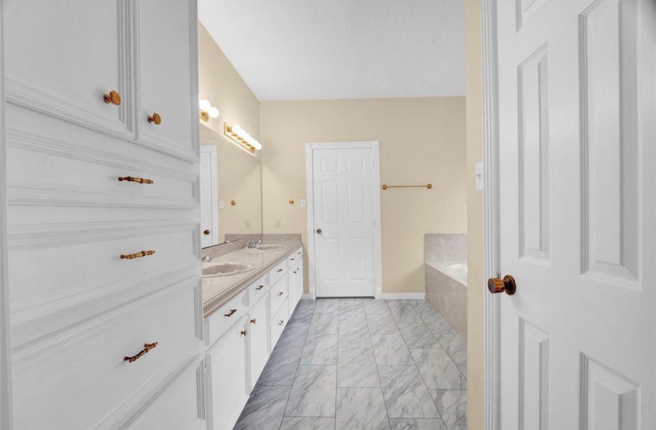 611 N Hickory Street, Tomball, TX 77375 611 N Hickory Street, Tomball, TX 77375