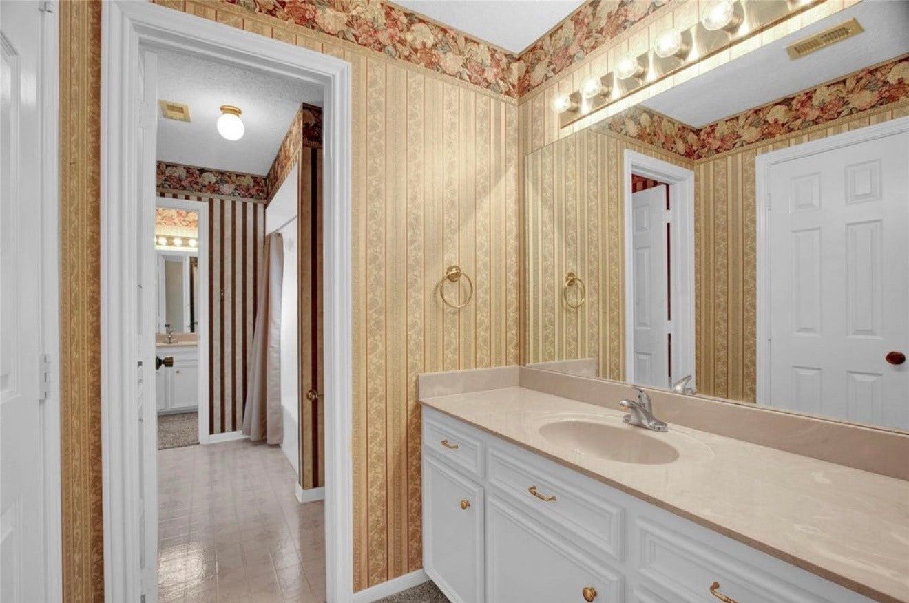 611 N Hickory Street, Tomball, TX 77375 611 N Hickory Street, Tomball, TX 77375