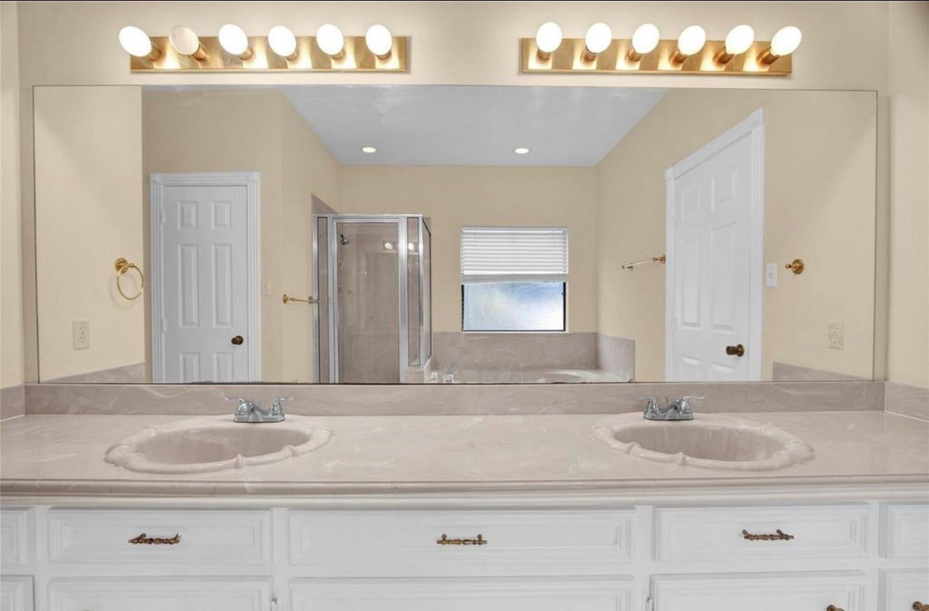 611 N Hickory Street, Tomball, TX 77375 611 N Hickory Street, Tomball, TX 77375