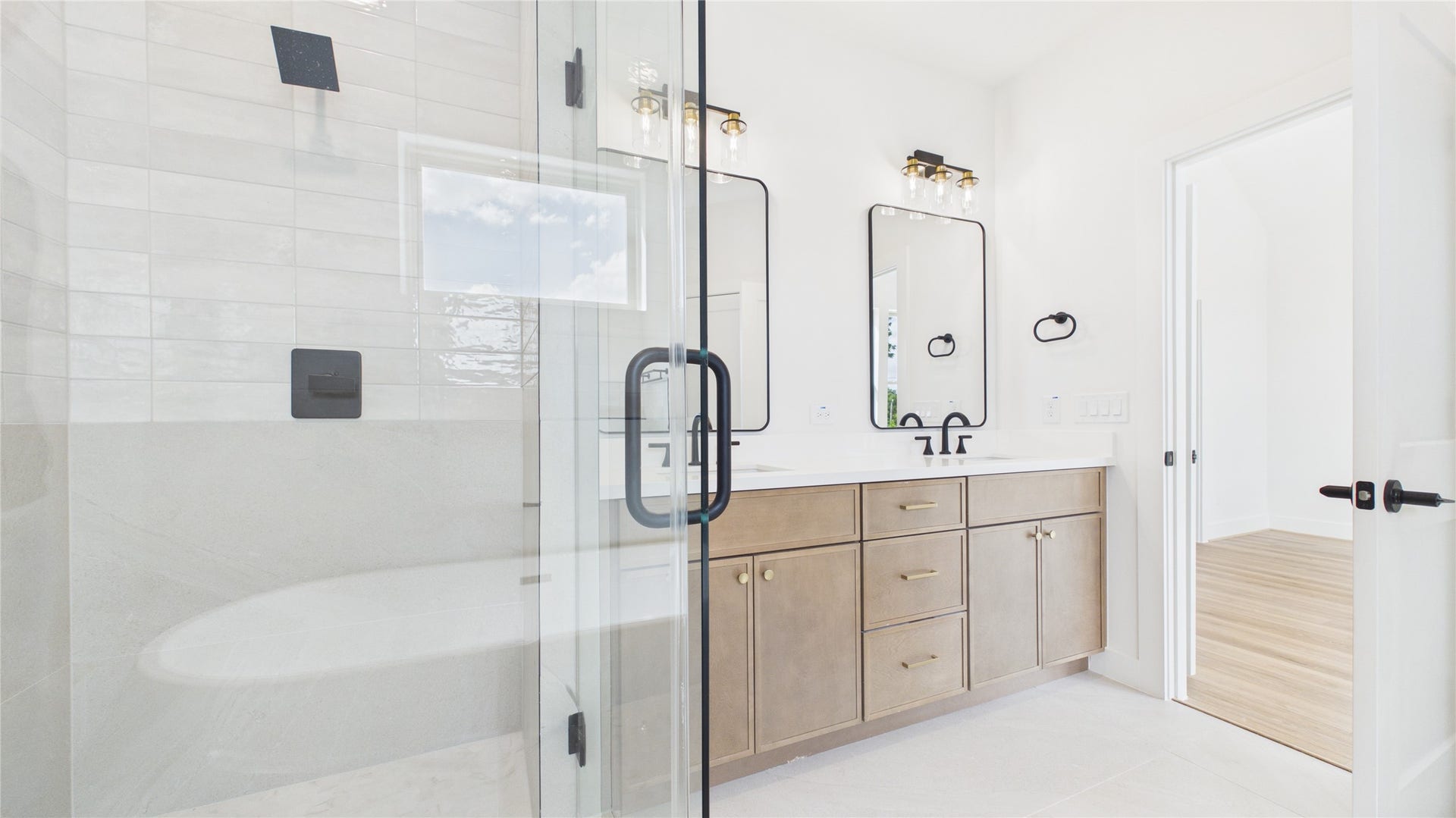 4207 Arlington Street, Houston, TX 77018 Primary Bathroom