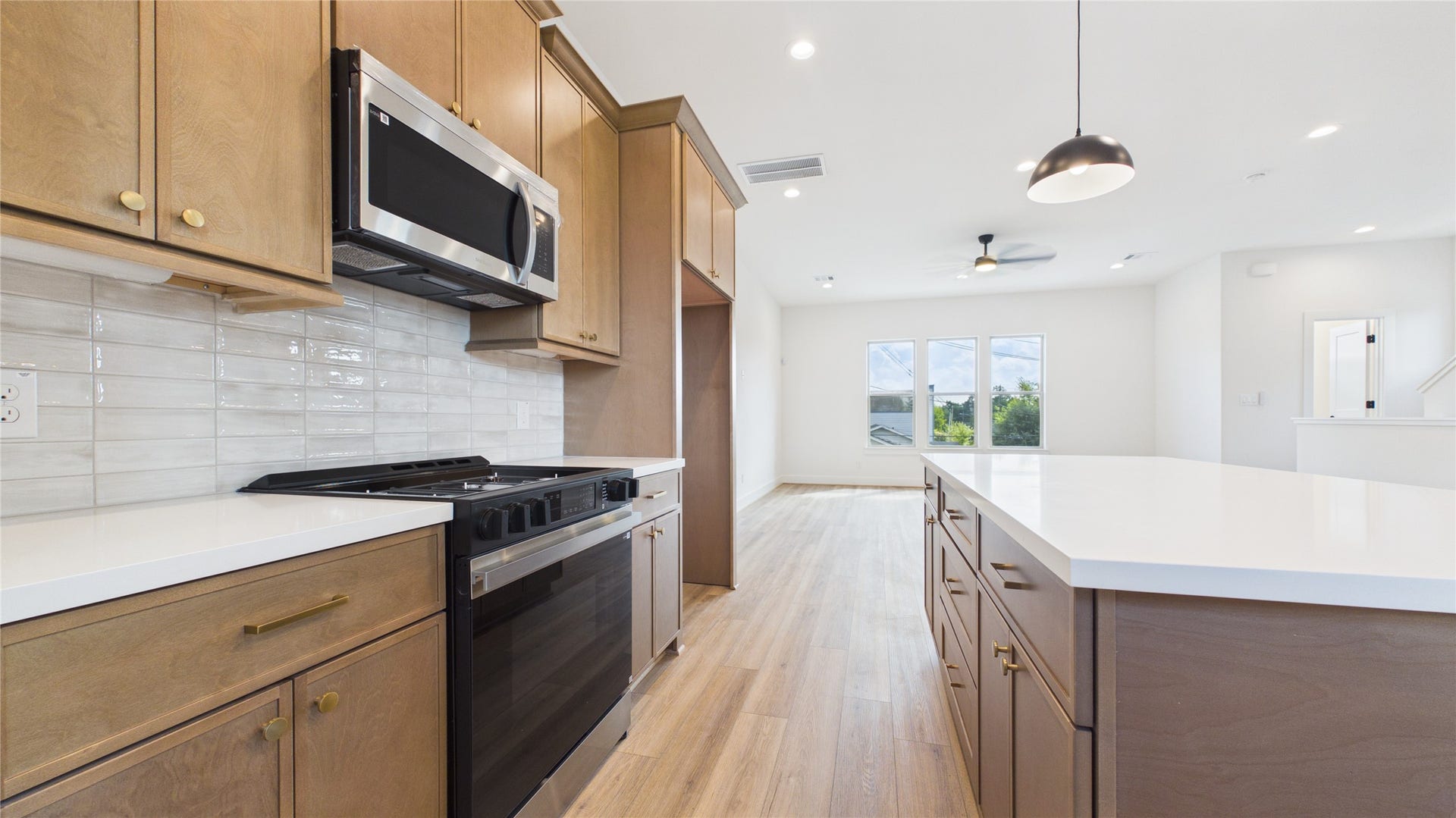 4207 Arlington Street, Houston, TX 77018 4207 Arlington Street, Houston, TX 77018