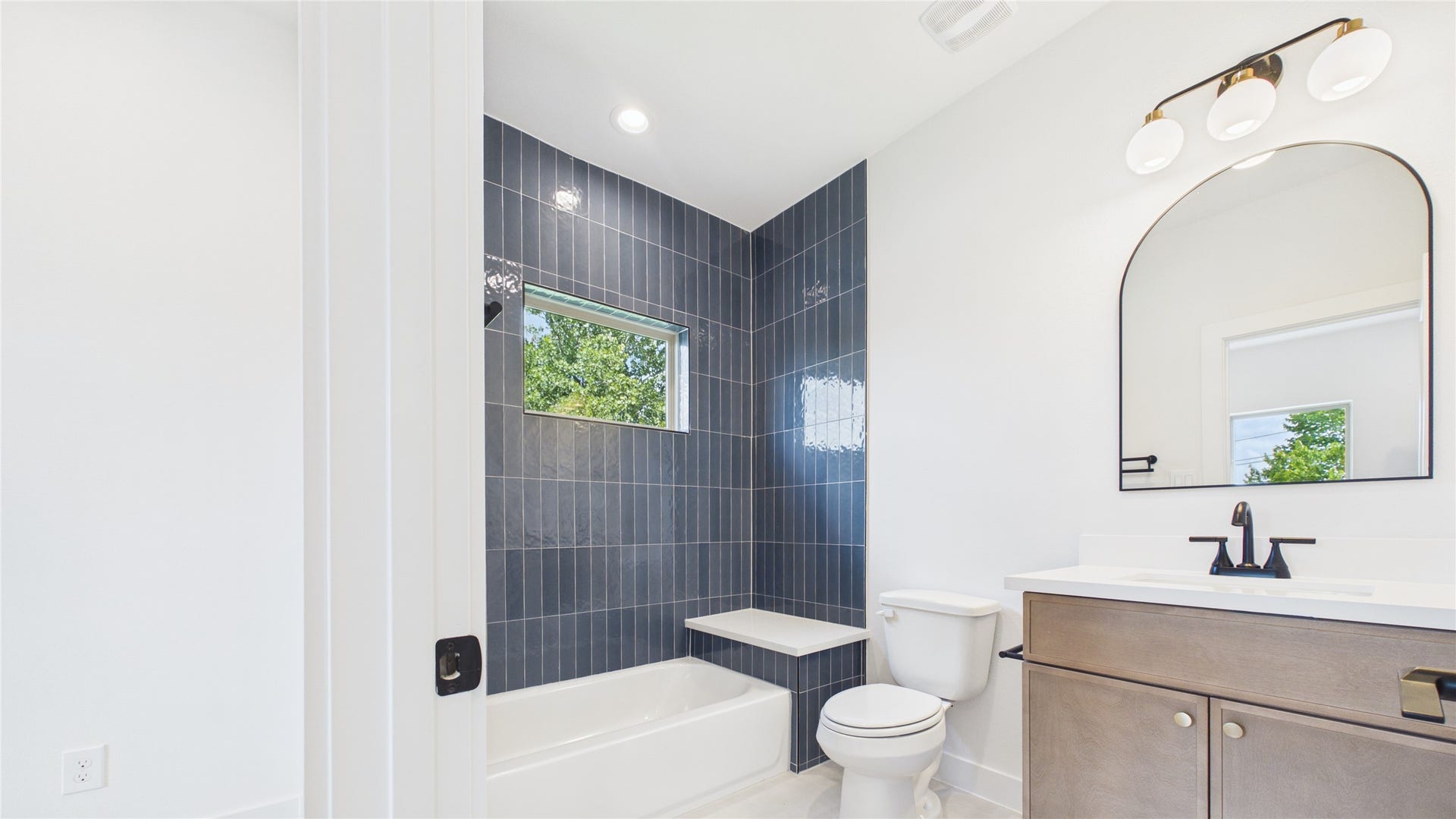 4207 Arlington Street, Houston, TX 77018 Third floor bathroom