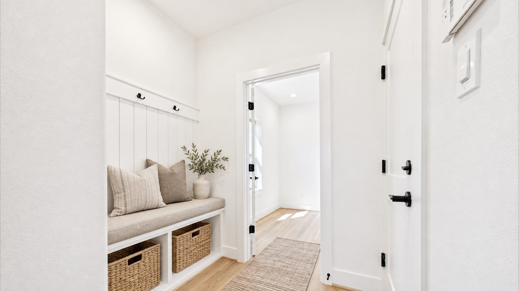 4207 Arlington Street, Houston, TX 77018 First floor Mudroom( AI Photo)