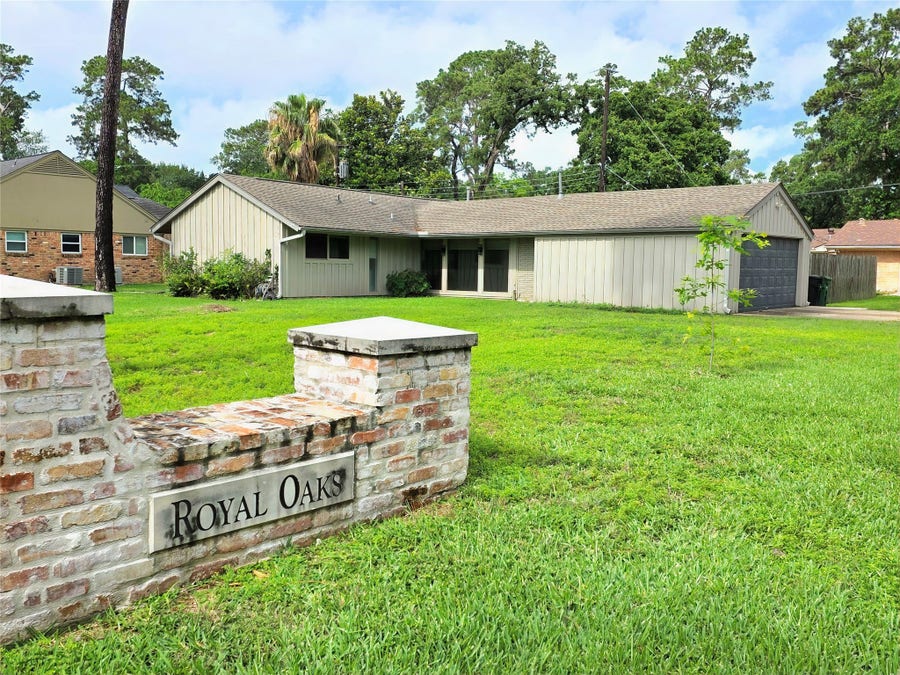 Property photo for 1763 Maux Drive, Houston, TX