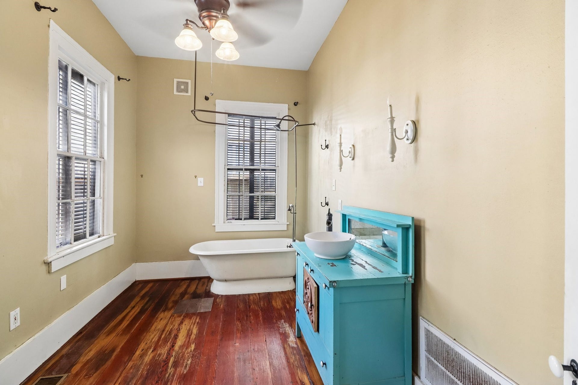 2318 Avenue M, Galveston, TX 77550 2318 Avenue M, Galveston, TX 77550