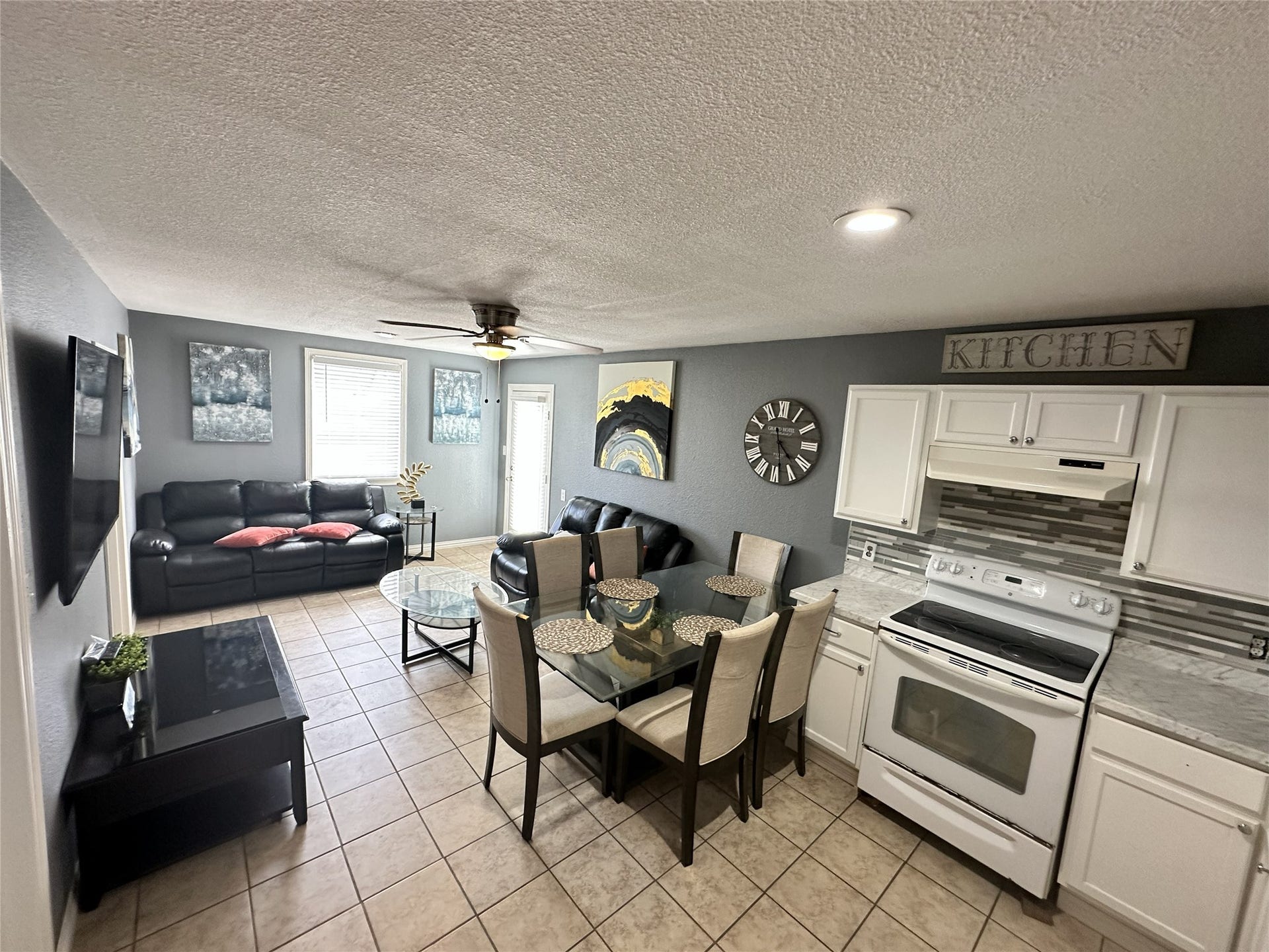 201 S 5th Street, Highlands, TX 77562