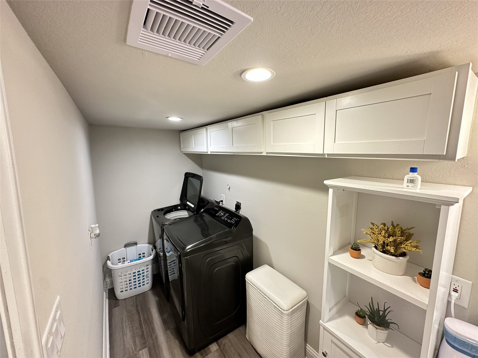 201 S 5th Street, Highlands, TX 77562