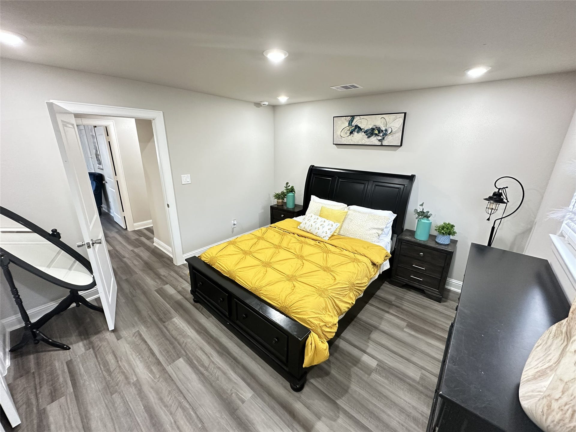 201 S 5th Street, Highlands, TX 77562