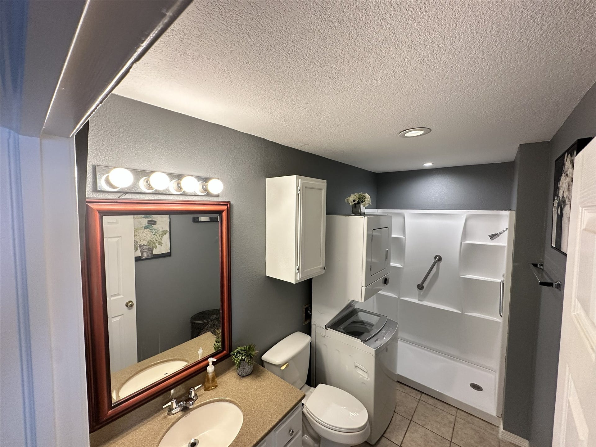 201 S 5th Street, Highlands, TX 77562