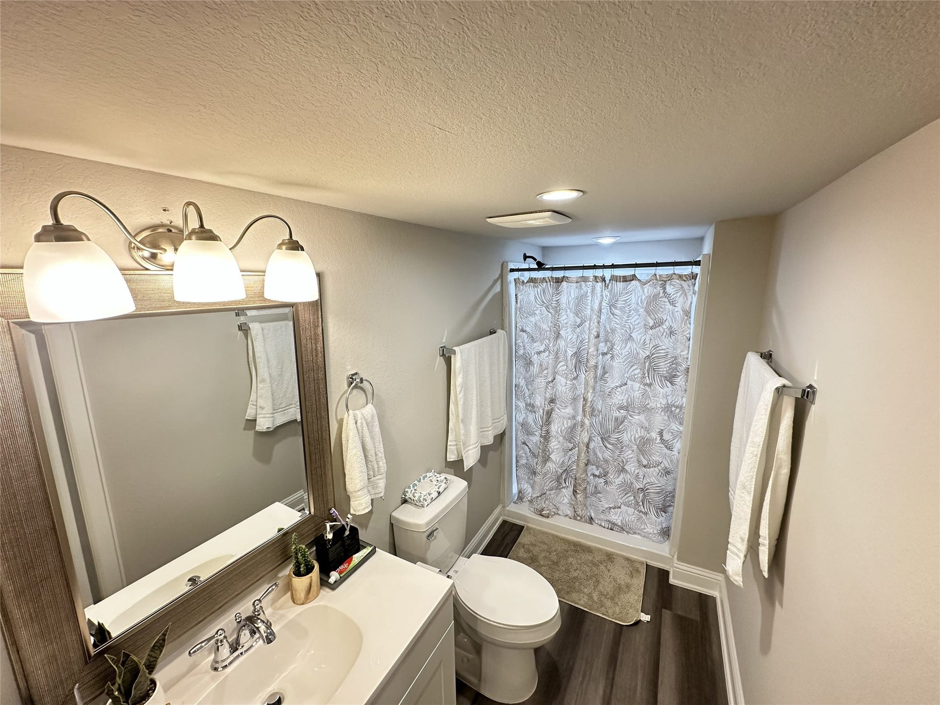 201 S 5th Street, Highlands, TX 77562