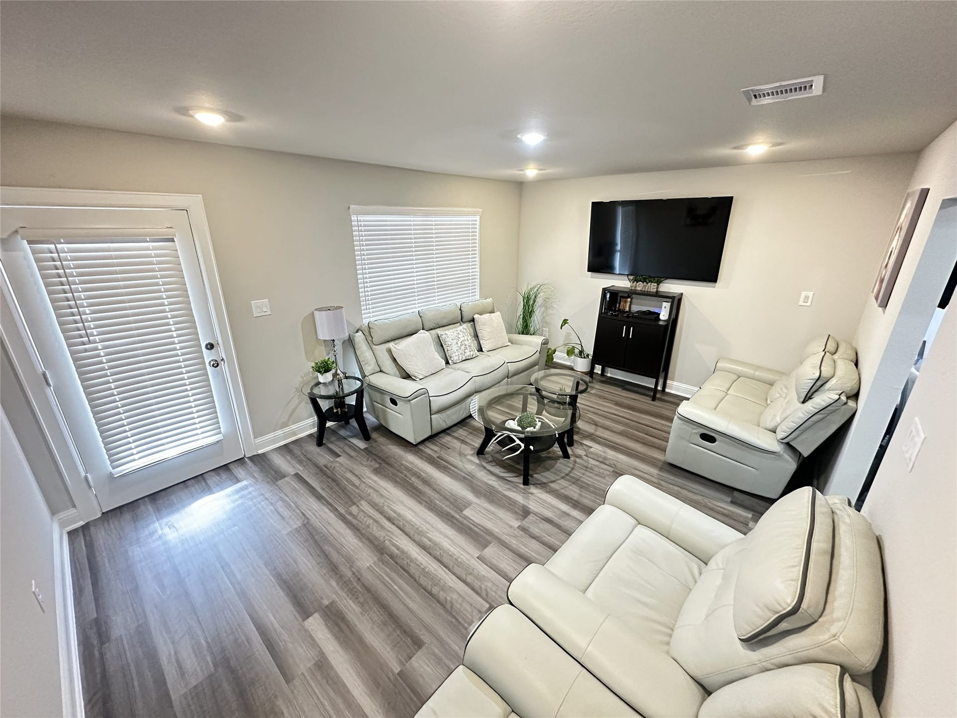 201 S 5th Street, Highlands, TX 77562