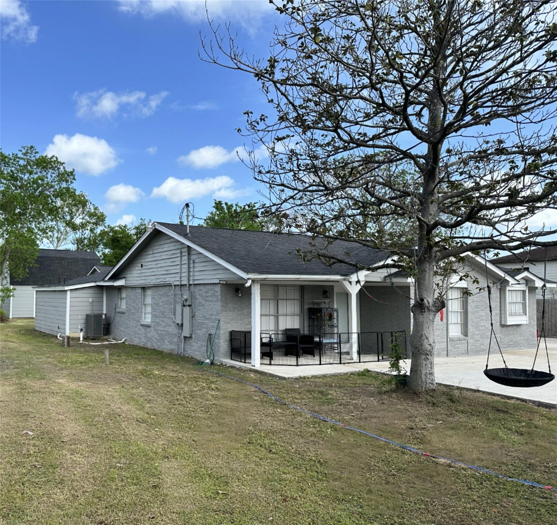 201 S 5th Street, Highlands, TX 77562