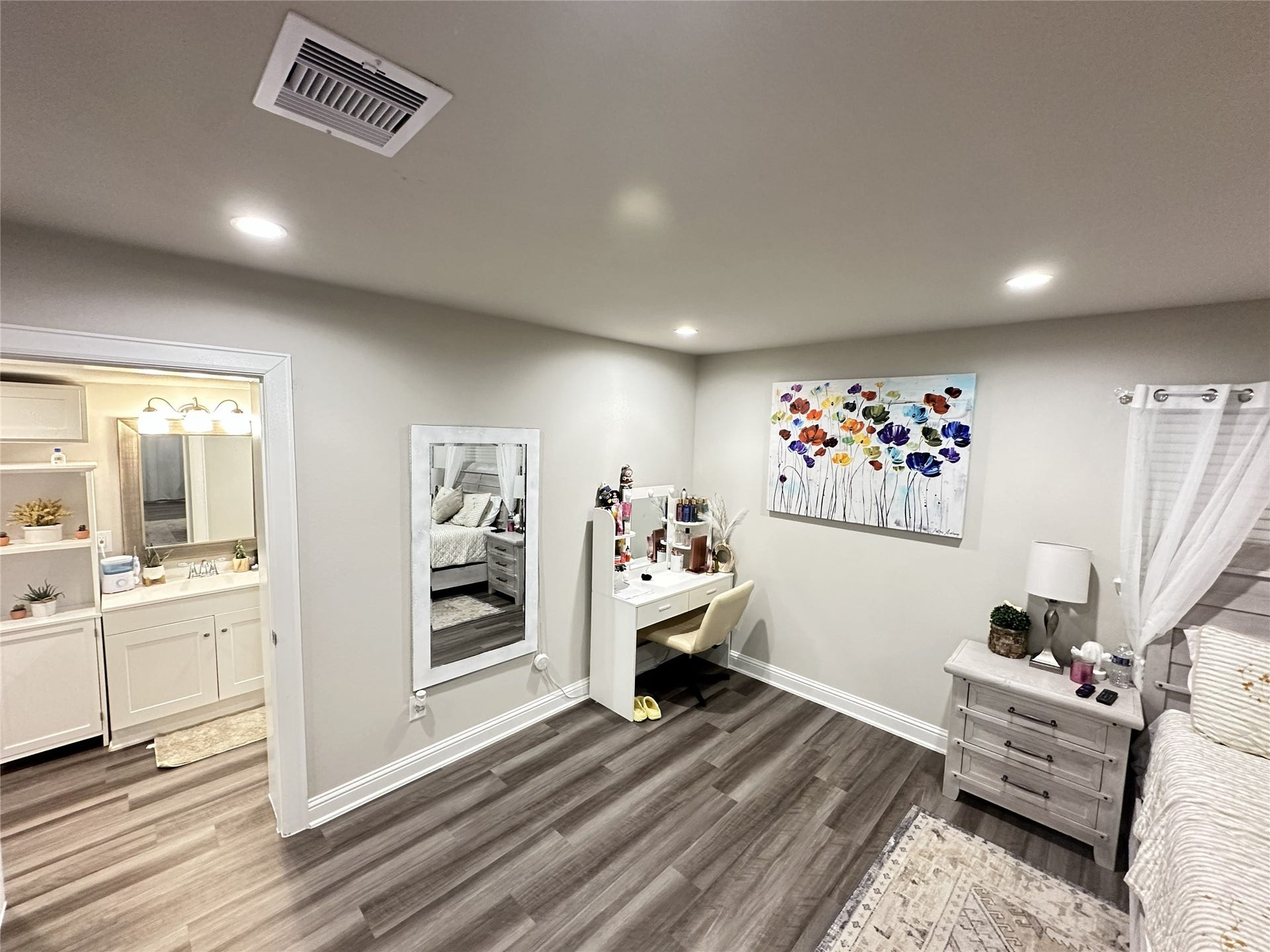 201 S 5th Street, Highlands, TX 77562