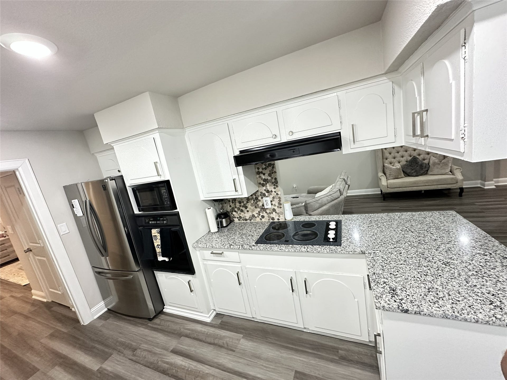 201 S 5th Street, Highlands, TX 77562