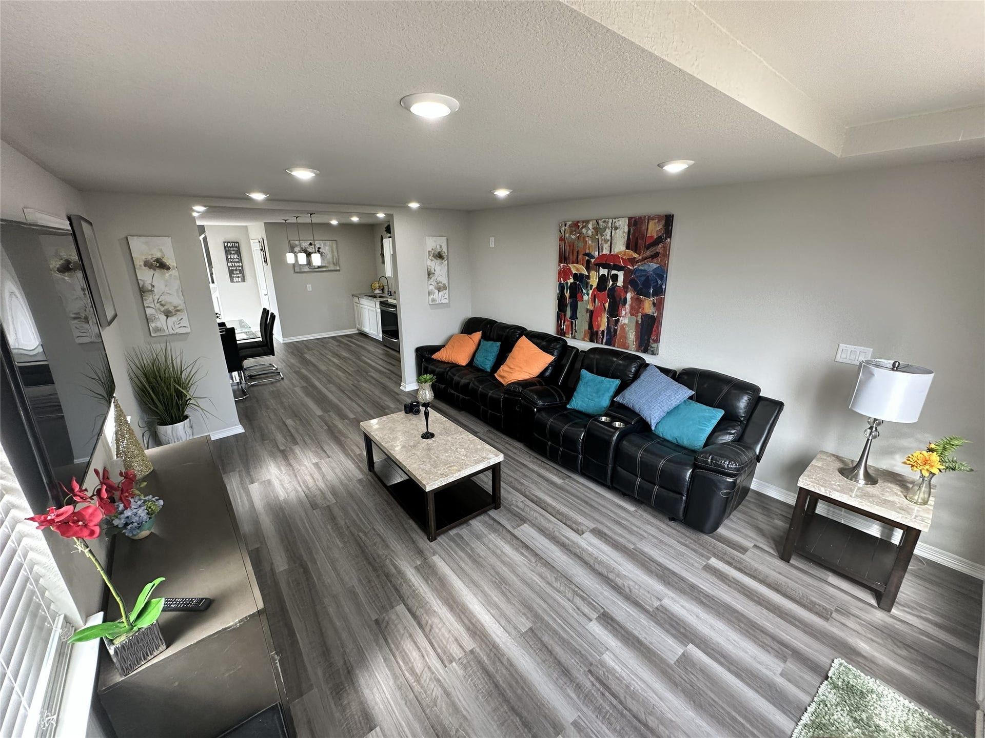 201 S 5th Street, Highlands, TX 77562